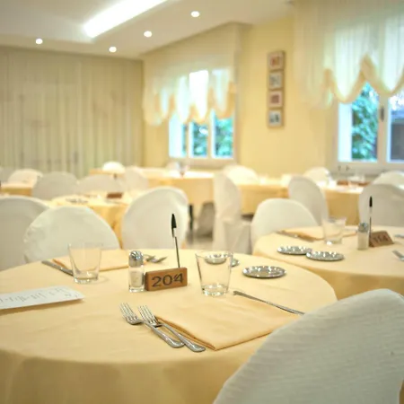 Hotel Cannes - In Pieno Centro 3*