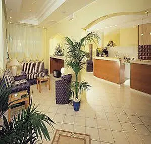 Hotel Cannes - In Pieno Centro Riccione