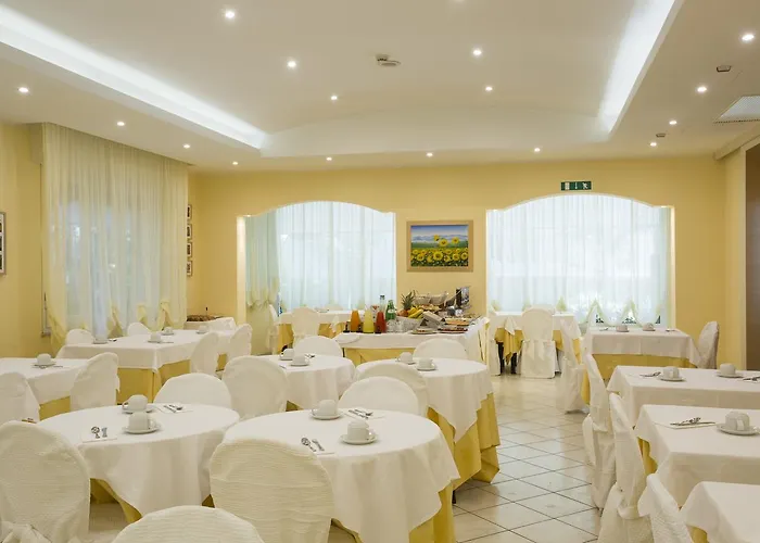 Hotel Cannes - In Pieno Centro Riccione