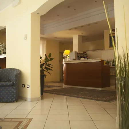 Ξενοδοχείο Cannes - In Pieno Centro 3*