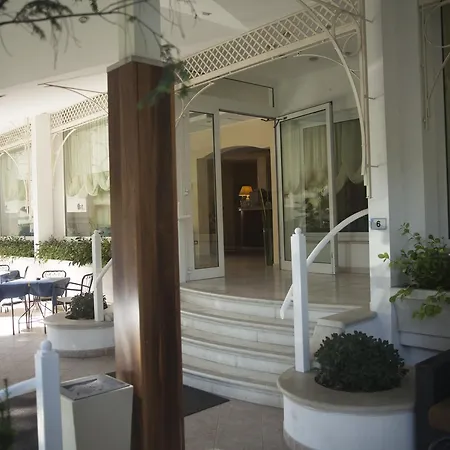 Ξενοδοχείο Cannes - In Pieno Centro