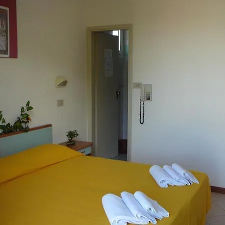 Отель Cannes - In Pieno Centro 3*