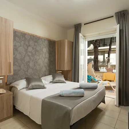 Отель Cannes - In Pieno Centro