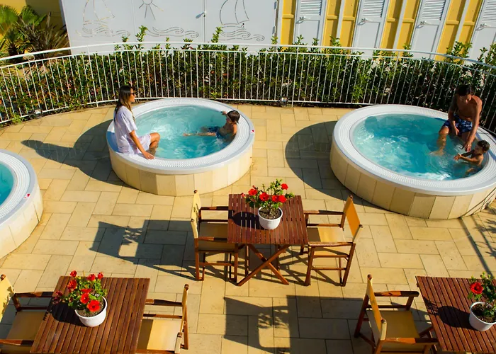 Hotel Cannes - In Pieno Centro Riccione